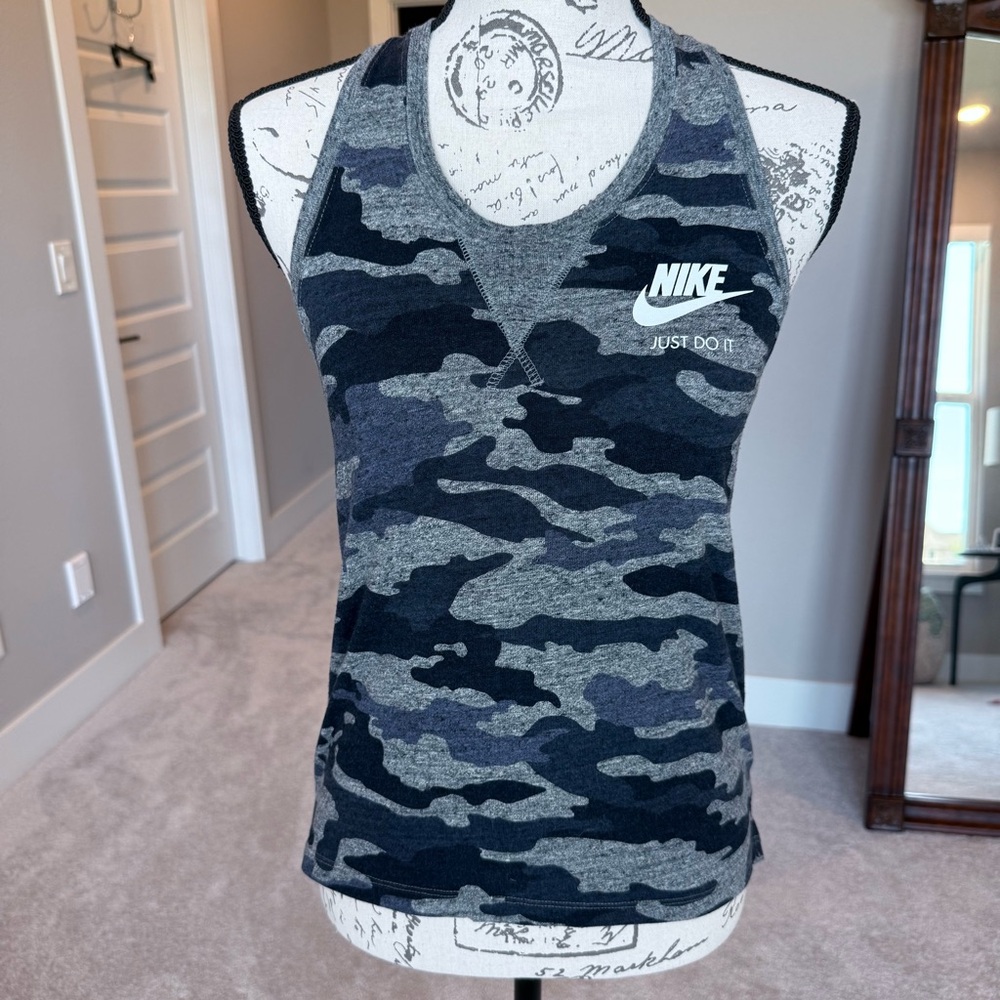 Nike Women's Black and Purple Camouflage Tank Top